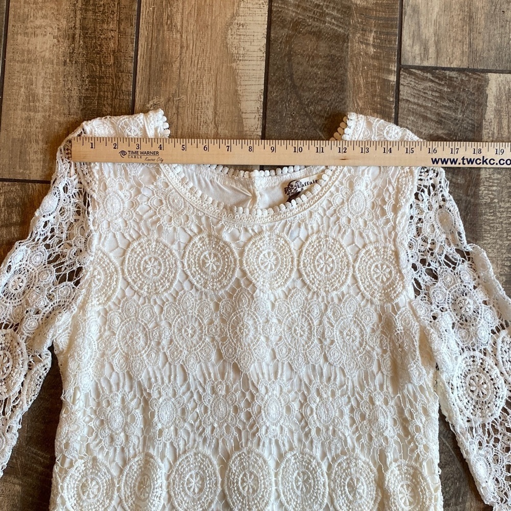 Laffaire Elegant Cream Lace Top ๐ - Picture 7 of 11
